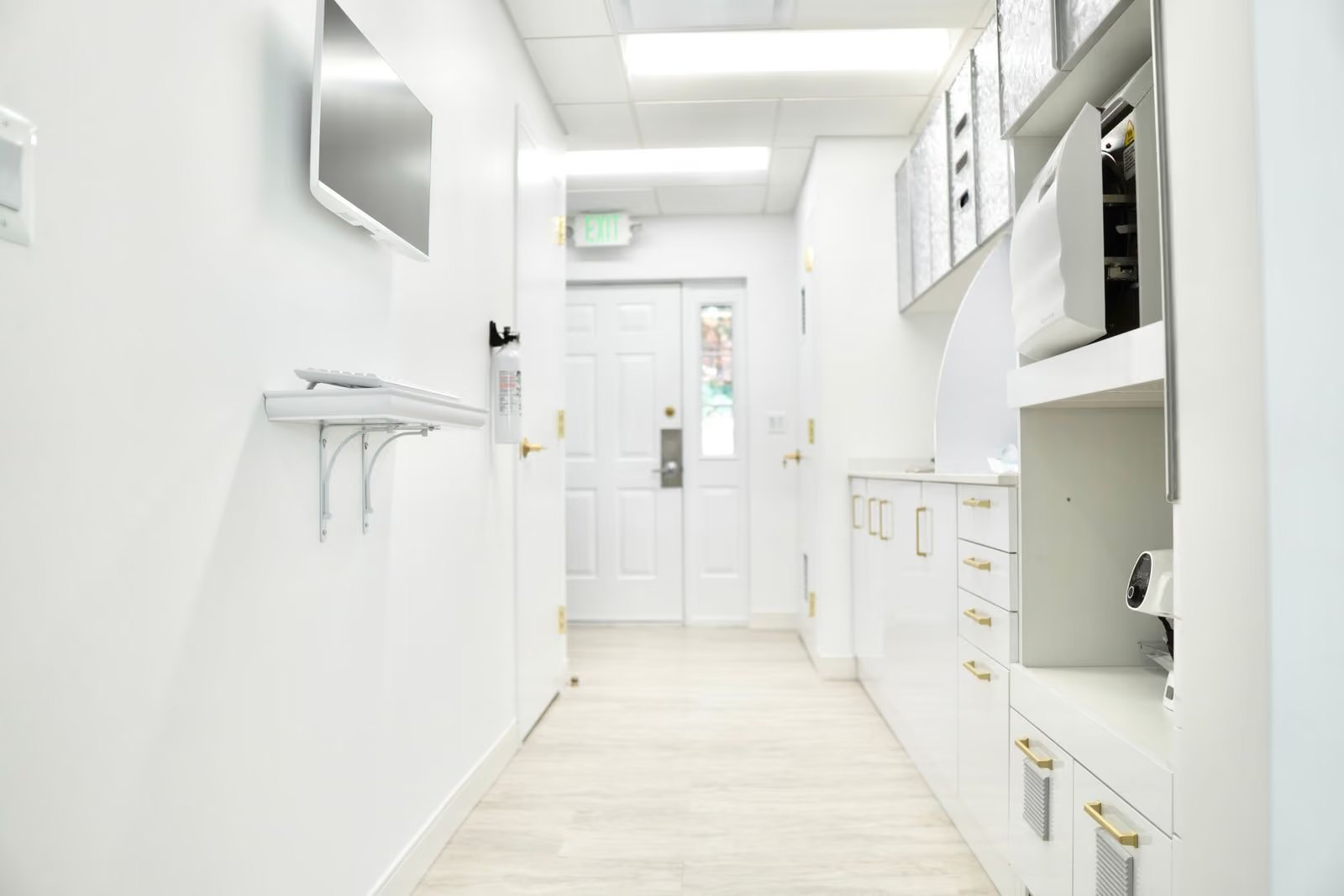 The preparation corridor, with instrument cabinetry along one wall